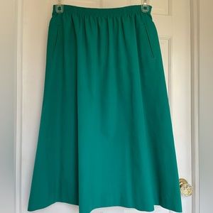 Deep emerald green skirt by Jantzen size 16